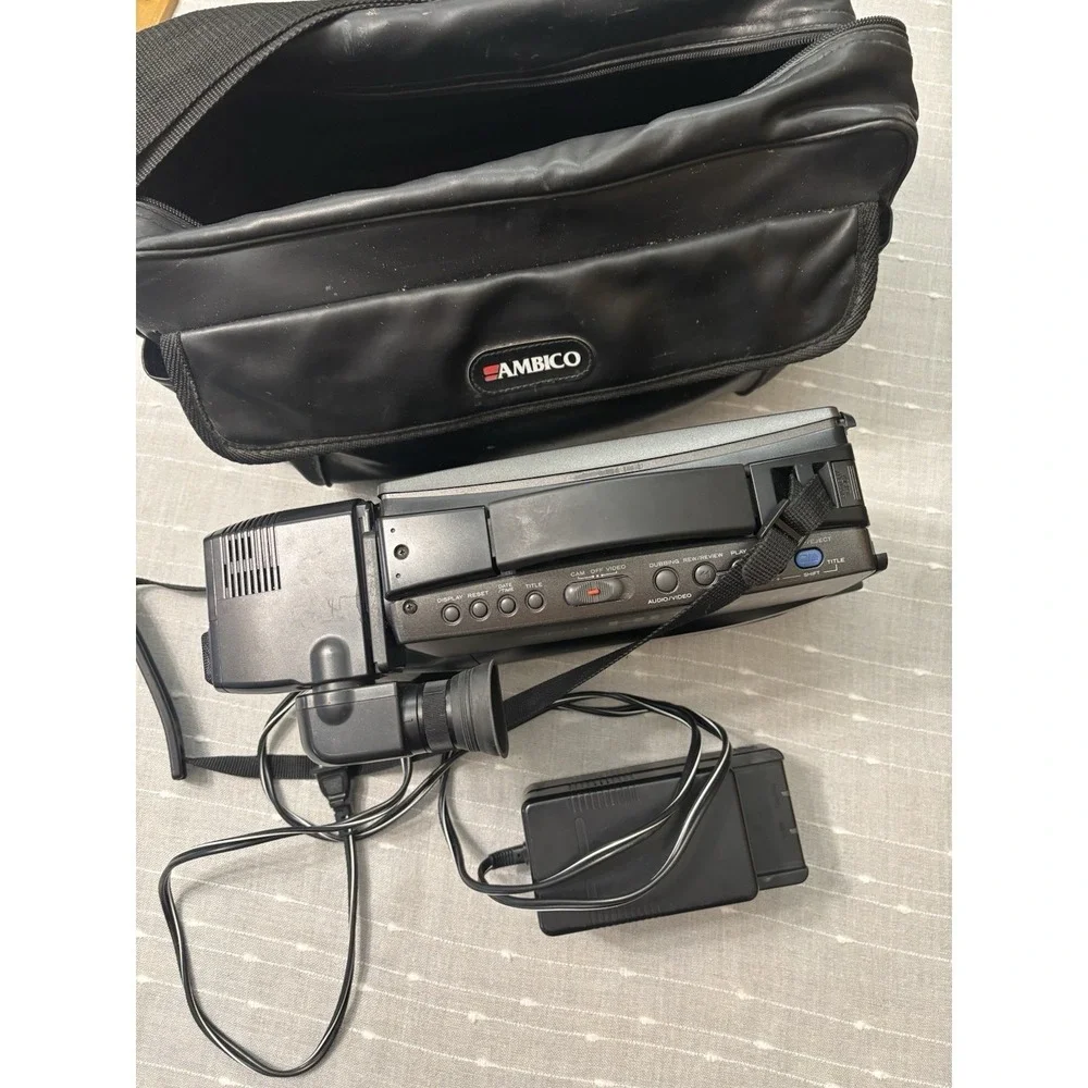 Hitachi 2900A Camcorder With Bag, Battery Charger And Battery- Parts Only!!!